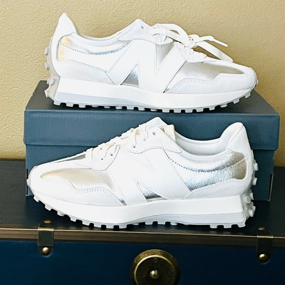 New Balance 327 Casual Women Sneakers Shoes Athletic Silver White ⚡️size 9 ⚡️ - Picture 2 of 10